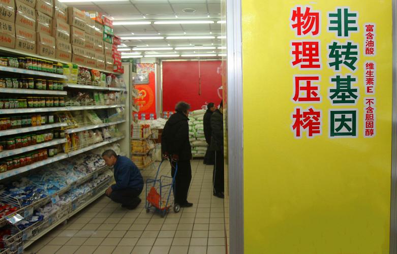 食用油或已变质 如果餐饮企业的采购碰到了食用油销售商开始降价销售